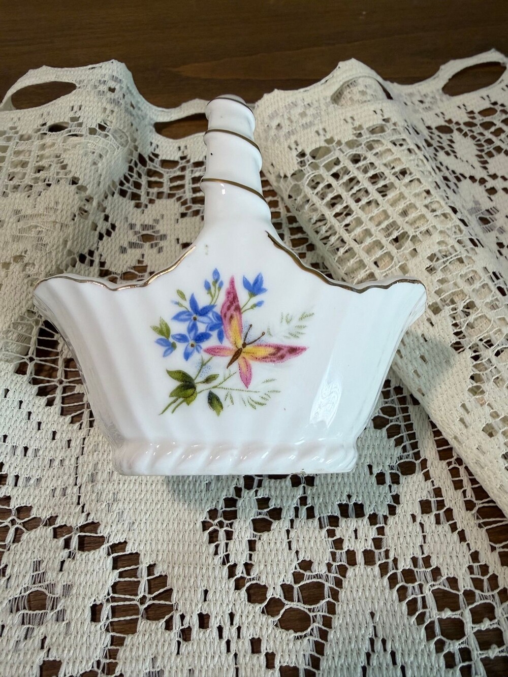 #95 vintage lefton basket